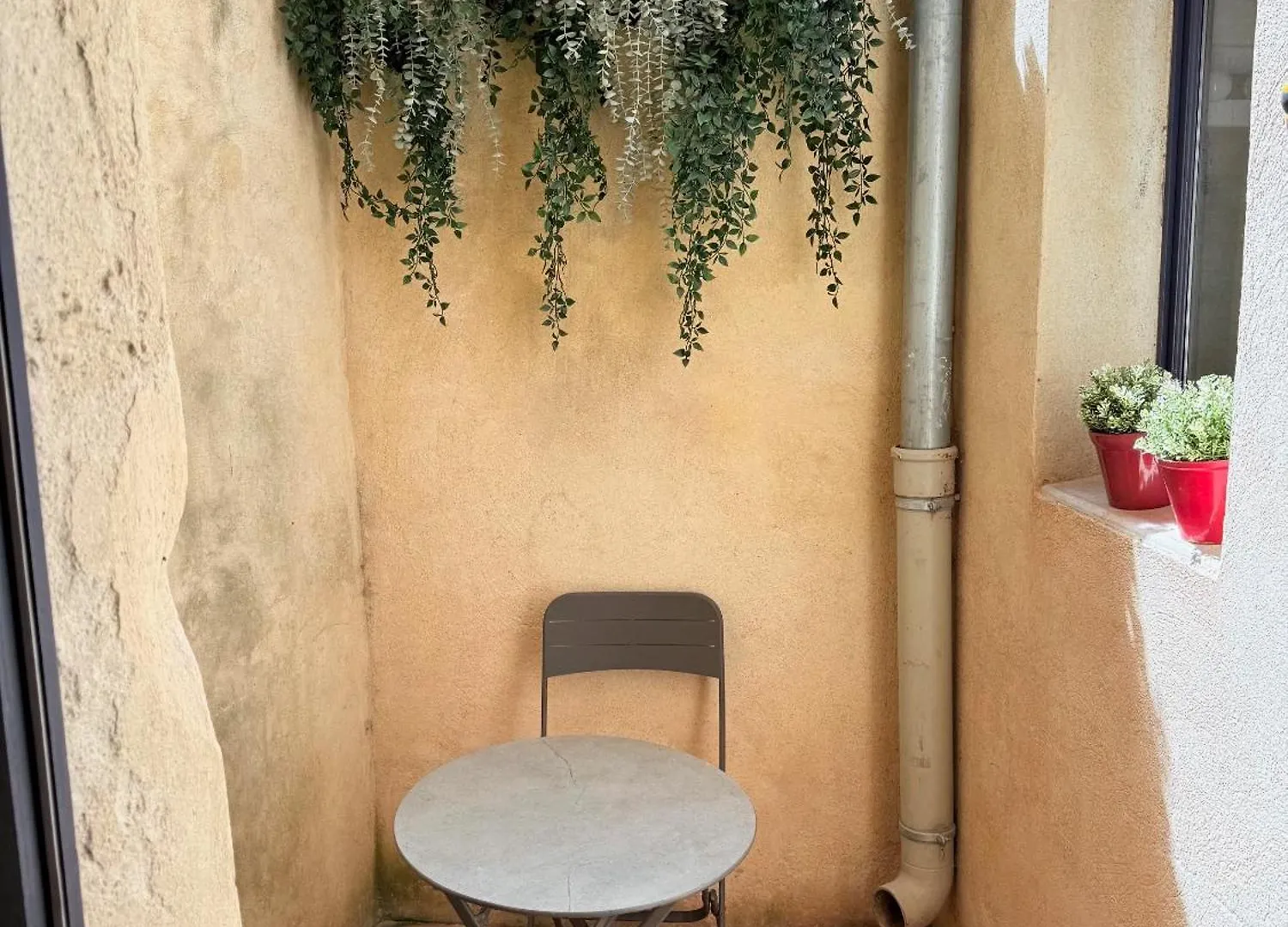 Studio Vernon Arles 0*,