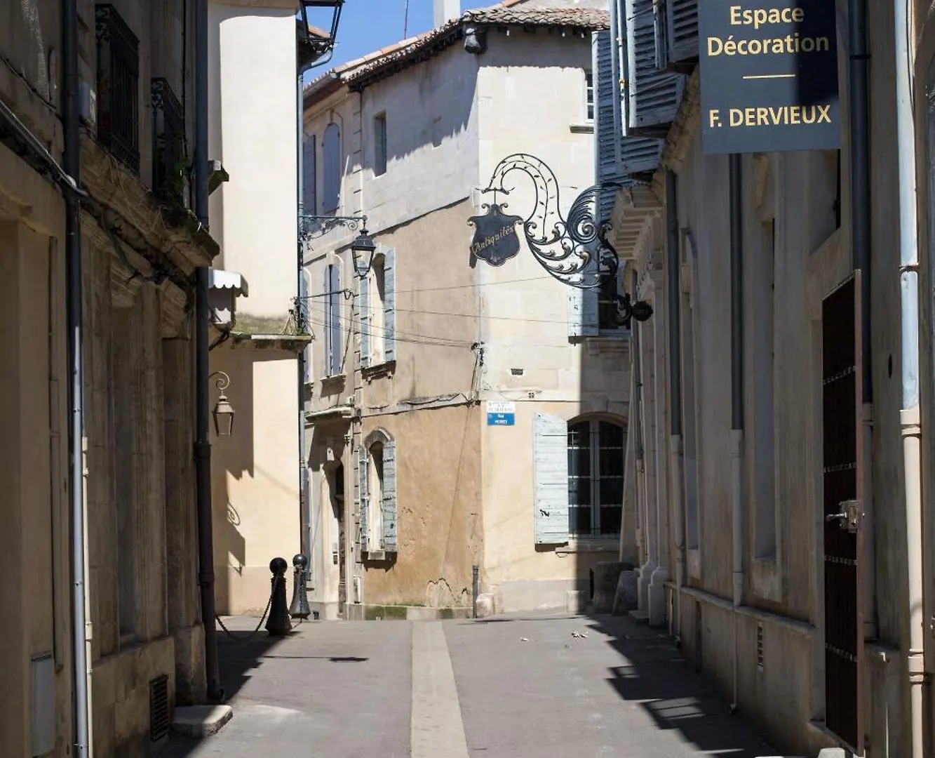 Studio Vernon Arles Francja
